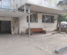 Satılır Köhnə Tikili Memar Əcəmi m., 3-cü mikrorayon, Nəsimi r.