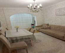 Satılır Köhnə Tikili Azadlıq m., 8-ci mikrorayon, Binəqədi r.