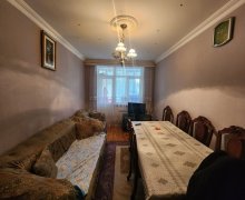 Satılır Köhnə Tikili Azadlıq m., 8-ci mikrorayon, Binəqədi r.