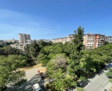 Satılır Köhnə Tikili Azadlıq m., 8-ci mikrorayon, Binəqədi r.