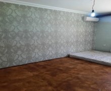 Satılır Köhnə Tikili Azadlıq m., 7-ci mikrorayon, Binəqədi r.