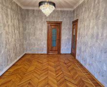 Satılır Köhnə Tikili Azadlıq m., 5-ci mikrorayon, Nəsimi r.