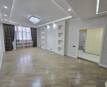 Satılır Yeni Tikili Azadlıq m., 8-ci mikrorayon, Binəqədi r.