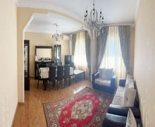 Satılır Köhnə Tikili Azadlıq m., 8-ci mikrorayon, Binəqədi r.