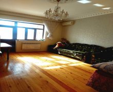 Satılır Köhnə Tikili Memar Əcəmi m., Binəqədi r.