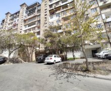 Satılır Köhnə Tikili Memar Əcəmi m., 9-cu mikrorayon, Binəqədi r.