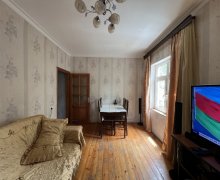 Satılır Köhnə Tikili Əhmədli m., Köhnə Günəşli qəs., Xətai r.