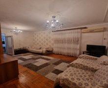 Satılır Köhnə Tikili Xalqlar dostluğu m., 8-ci kilometr, Nizami r.