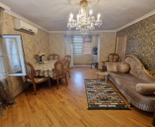 Satılır Köhnə Tikili İnşaatçılar m., Yasamal qəs., Yasamal r.