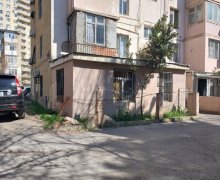 Satılır Köhnə Tikili İnşaatçılar m., Yasamal qəs., Yasamal r.