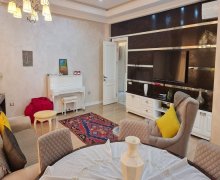 Satılır Yeni Tikili Elmlər akademiyası m., Yasamal r.