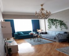 Satılır Köhnə Tikili Azadlıq m., 8-ci mikrorayon, Binəqədi r.