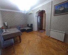 Satılır Köhnə Tikili Memar Əcəmi m., 9-cu mikrorayon, Leyla Şadliq Evi, Binəqədi r.