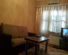 Satılır Köhnə Tikili Azadlıq m., 8-ci mikrorayon, Binəqədi r.