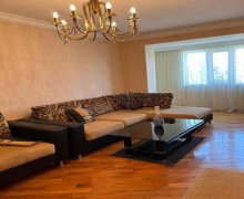 Satılır Köhnə Tikili Azadlıq m., 8-ci mikrorayon, Binəqədi r.