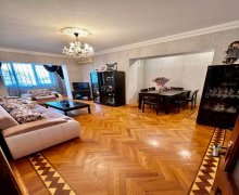 Satılır Köhnə Tikili Azadlıq m., 8-ci mikrorayon, Binəqədi r.