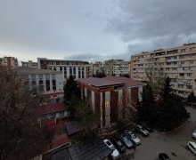 Satılır Köhnə Tikili Ayna Sultanova heykəli, Binəqədi r.