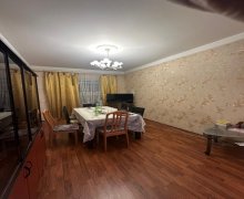 Satılır Köhnə Tikili Azadlıq m., 8-ci mikrorayon, Binəqədi r.