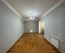 Satılır Köhnə Tikili Azadlıq m., 8-ci mikrorayon, Binəqədi r.
