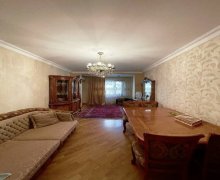 Satılır Köhnə Tikili Azadlıq m., 8-ci mikrorayon, Binəqədi r. Satılır Köhnə Tikili Azadlıq m., 8-ci mikrorayon, Binəqədi r.