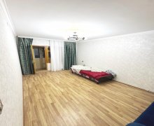 Satılır Köhnə Tikili Azadlıq m., 8-ci mikrorayon, Binəqədi r.