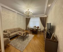 Satılır Köhnə Tikili Azadlıq m., 8-ci mikrorayon, Binəqədi r.