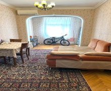 Satılır Köhnə Tikili Memar Əcəmi m., 5-ci mikrorayon, Nəsimi r.