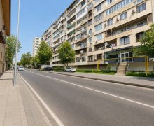 Satılır Köhnə Tikili Azadlıq m., 8-ci mikrorayon, Binəqədi r.