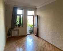 Satılır Köhnə Tikili Elmlər akademiyası m., Yasamal qəs., Yasamal r.