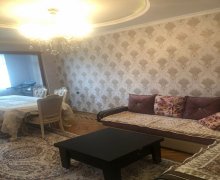 Satılır Köhnə Tikili Azadlıq m., 8-ci mikrorayon, Binəqədi r.