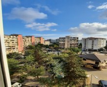 Satılır Köhnə Tikili Azadlıq m., 8-ci mikrorayon, Binəqədi r.