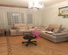 Satılır Köhnə Tikili Azadlıq m., 8-ci mikrorayon, Binəqədi r.