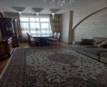 Satılır Yeni Tikili Azadlıq m., 8-ci mikrorayon, Binəqədi r.