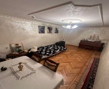 Satılır Köhnə Tikili Azadlıq m., 8-ci mikrorayon, Binəqədi r. Satılır Köhnə Tikili Azadlıq m., 8-ci mikrorayon, Binəqədi r.