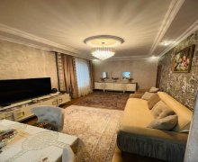 Satılır Köhnə Tikili Azadlıq m., 8-ci mikrorayon, Binəqədi r.