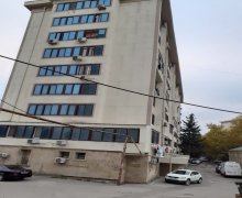 Satılır Köhnə Tikili Azadlıq m., 8-ci mikrorayon, Binəqədi r.