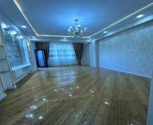 Satılır Yeni Tikili Azadlıq m., 8-ci mikrorayon, Binəqədi r.