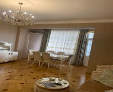 Satılır Yeni Tikili Elmlər akademiyası m., Yasamal r.