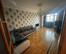 Satılır Köhnə Tikili Azadlıq m., 8-ci mikrorayon, Binəqədi r.