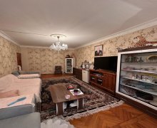 Satılır Köhnə Tikili Azadlıq m., 8-ci mikrorayon, Binəqədi r. Satılır Köhnə Tikili Azadlıq m., 8-ci mikrorayon, Binəqədi r.