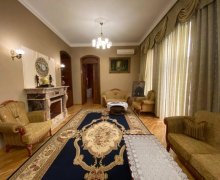 iceri seherde evlerin qiymeti İçərişəhər m., Səbail r.