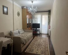 Satılır Köhnə Tikili Elmlər akademiyası m., Yasamal r.