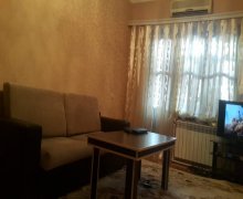 Satılır Köhnə Tikili Azadlıq m., 8-ci mikrorayon, Binəqədi r.