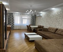 qara qarayevde satilan evler Qara Qarayev m., Nizami r.