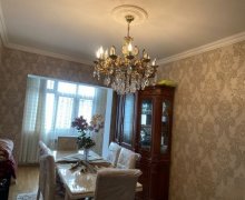 Satılır Köhnə Tikili Azadlıq m., 8-ci mikrorayon, Binəqədi r.