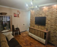 Satılır Köhnə Tikili İnşaatçılar m., Yasamal qəs., Yasamal r.