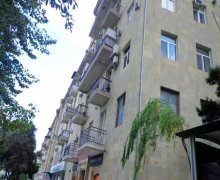 Satılır Köhnə Tikili Elmlər akademiyası m., Yasamal r.