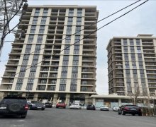 Satılır Yeni Tikili 7-ci mikrorayon, Binəqədi r.