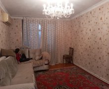 Satılır Köhnə Tikili İnşaatçılar m., Yasamal qəs., Yasamal r.