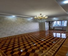 Satılır Köhnə Tikili Azadlıq m., 8-ci mikrorayon, Binəqədi r.